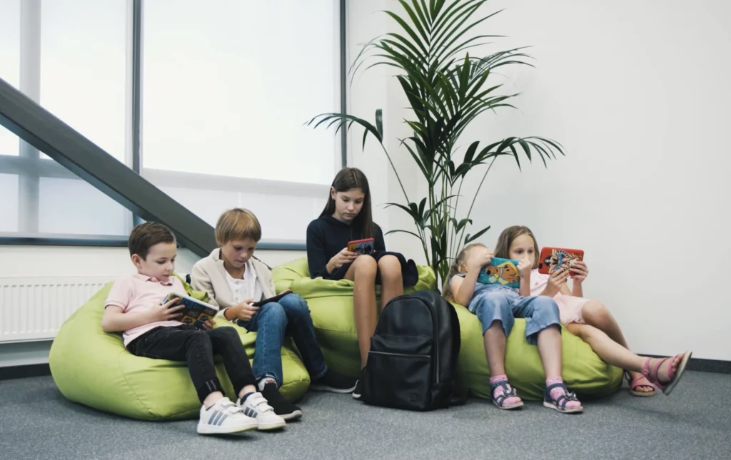 hero_kids_on_beanbags